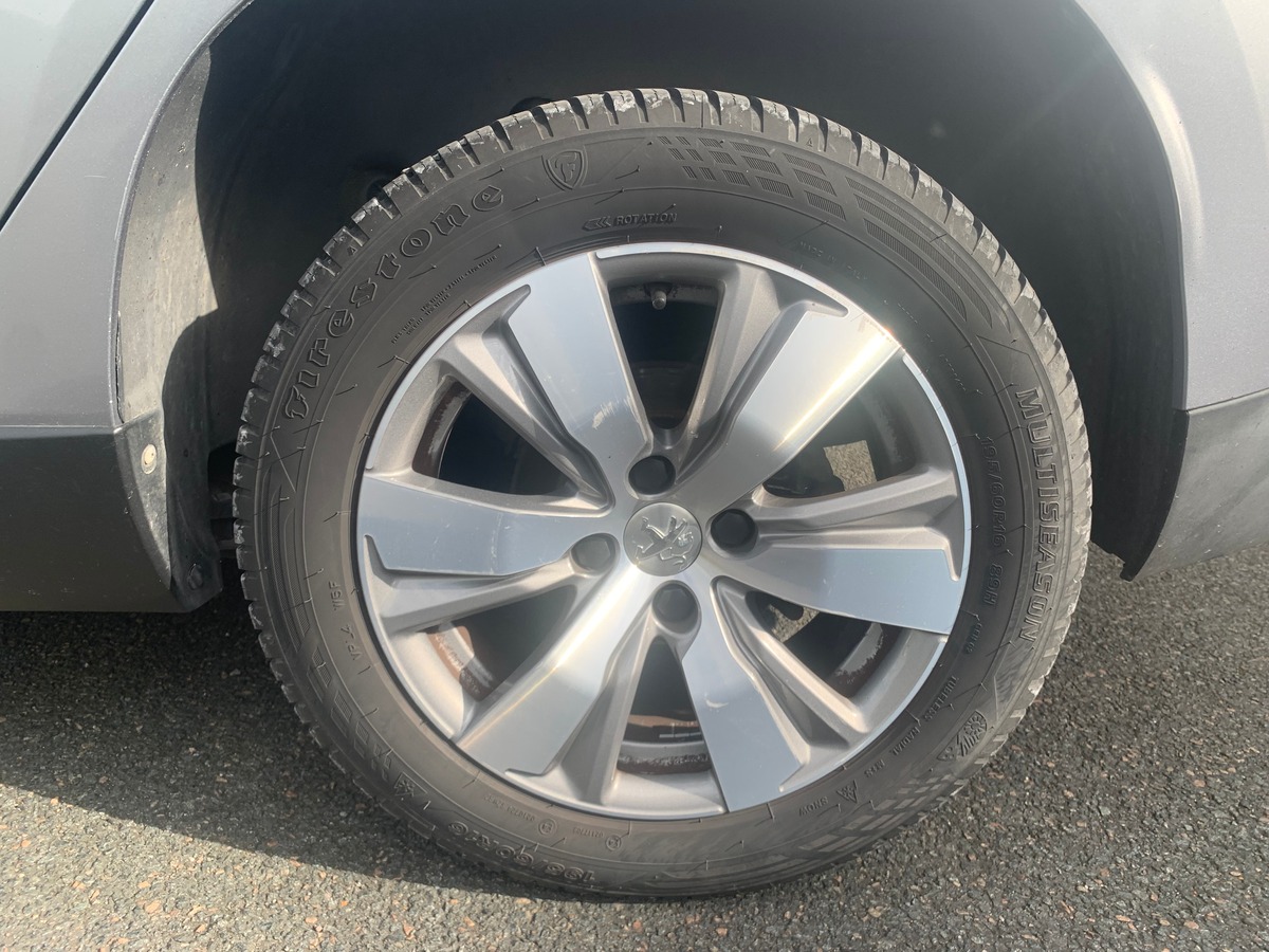 Peugeot 2008 100 ch | Style | Régulateur de vitesse | GPS | Bluetooth | Radar arriére | Barres toit