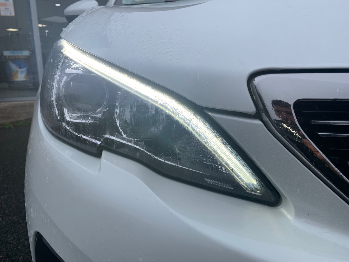 Peugeot 308 SW 130 ch | Allure | Régulateur vitesse | Mirror Screen | Attelage | Radars stationnement