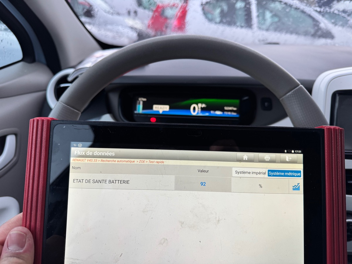 RENAULT Zoe LIFE 90 CHX ACHAT INTÉGRALE BATTERIE INCLUSE /  AUTONOMIE 135 KMS 