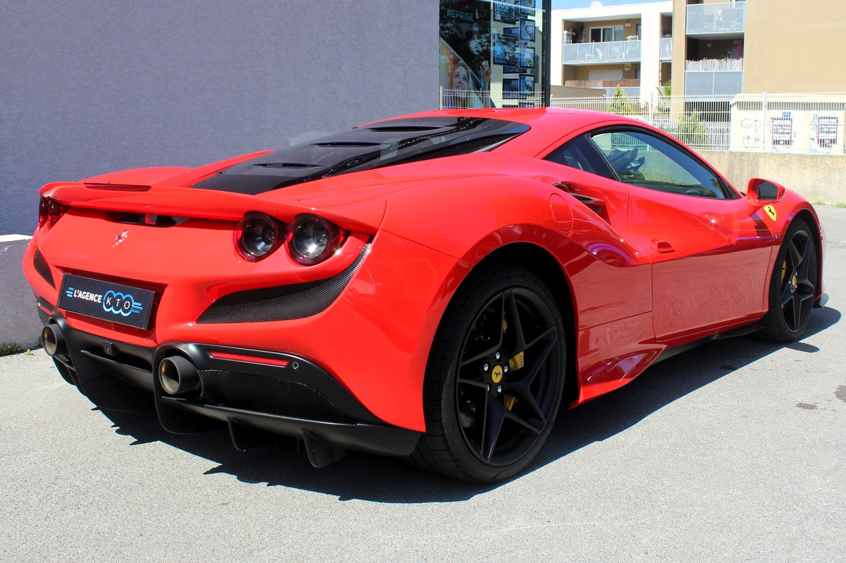 Ferrari F8 Tributo COUPE 3.9 DCT V8 BiTurbo 720 ch 1ère MAIN  ROSSO SCUDERIA - ORIGINE FRANCE