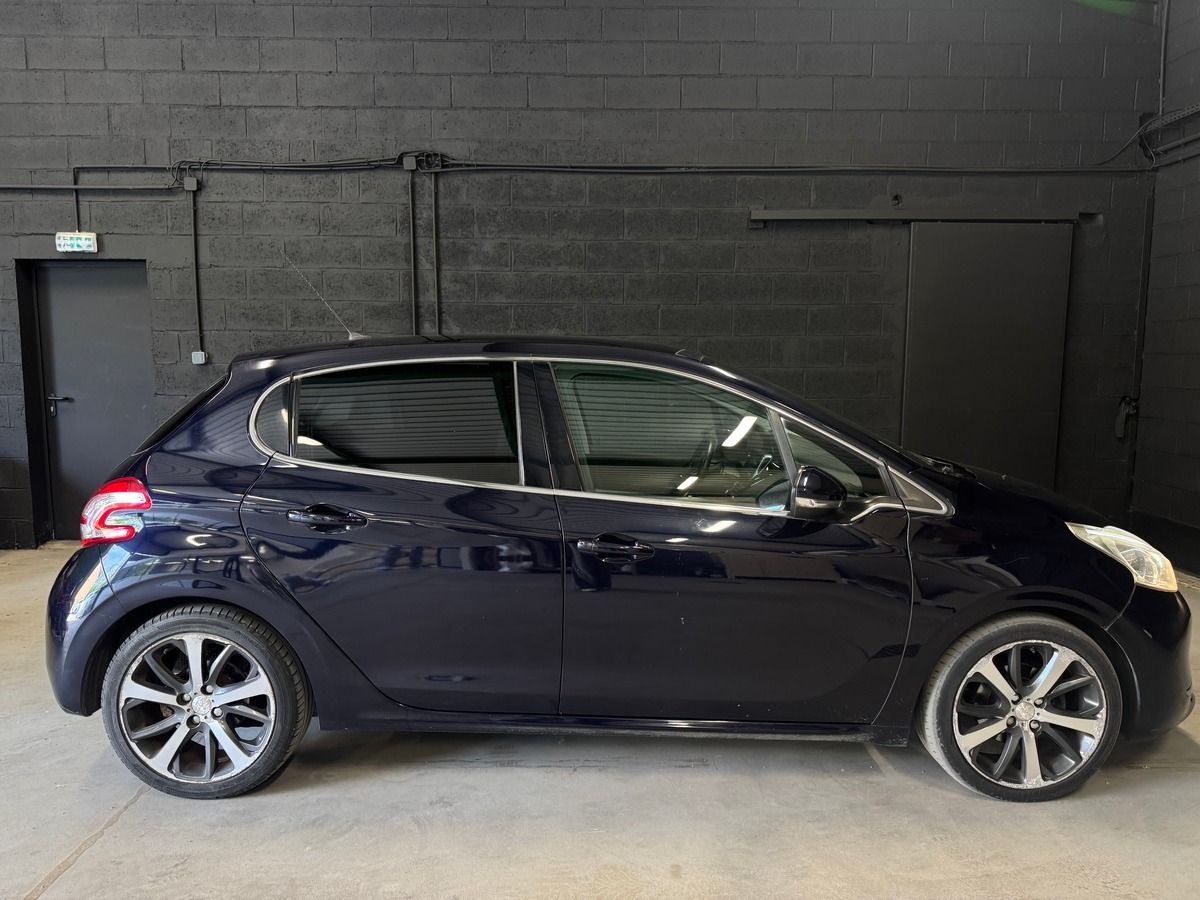 Peugeot 208 Feline / Toit Panoramique