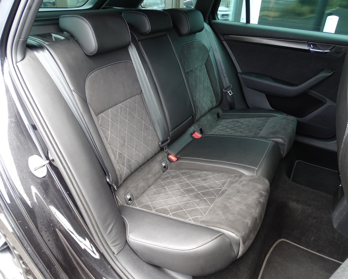 Skoda Superb III (2) COMBI 2.0 TDI 190 SCR SPORTLINE DSG7