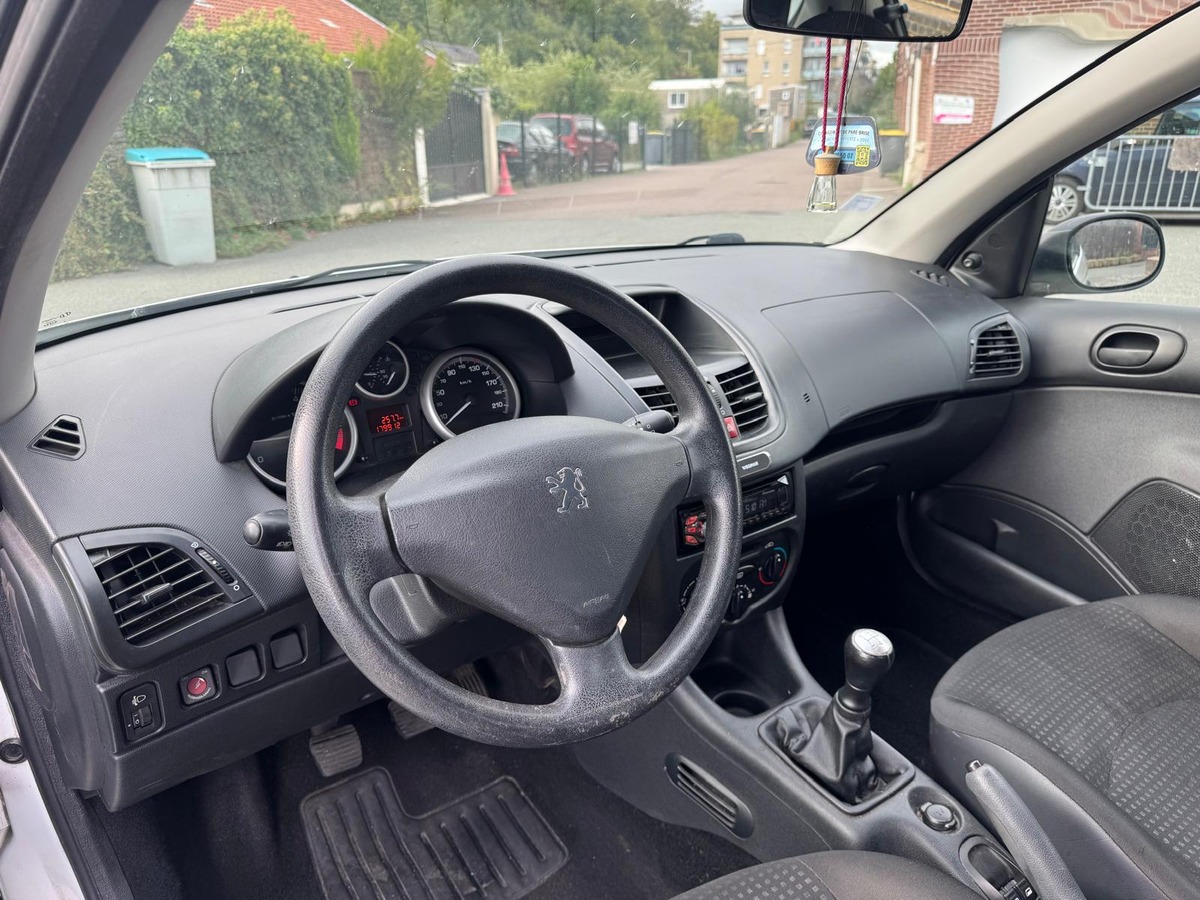 Peugeot 206 + 1.1 60 Finition Urban- Distribution neuve- Garantie