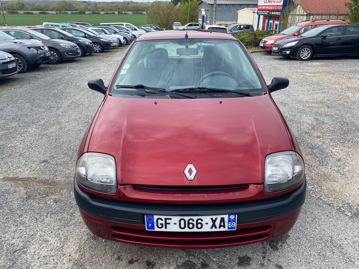 RENAULT Clio 2 1.2i 60cv petit prix très propre