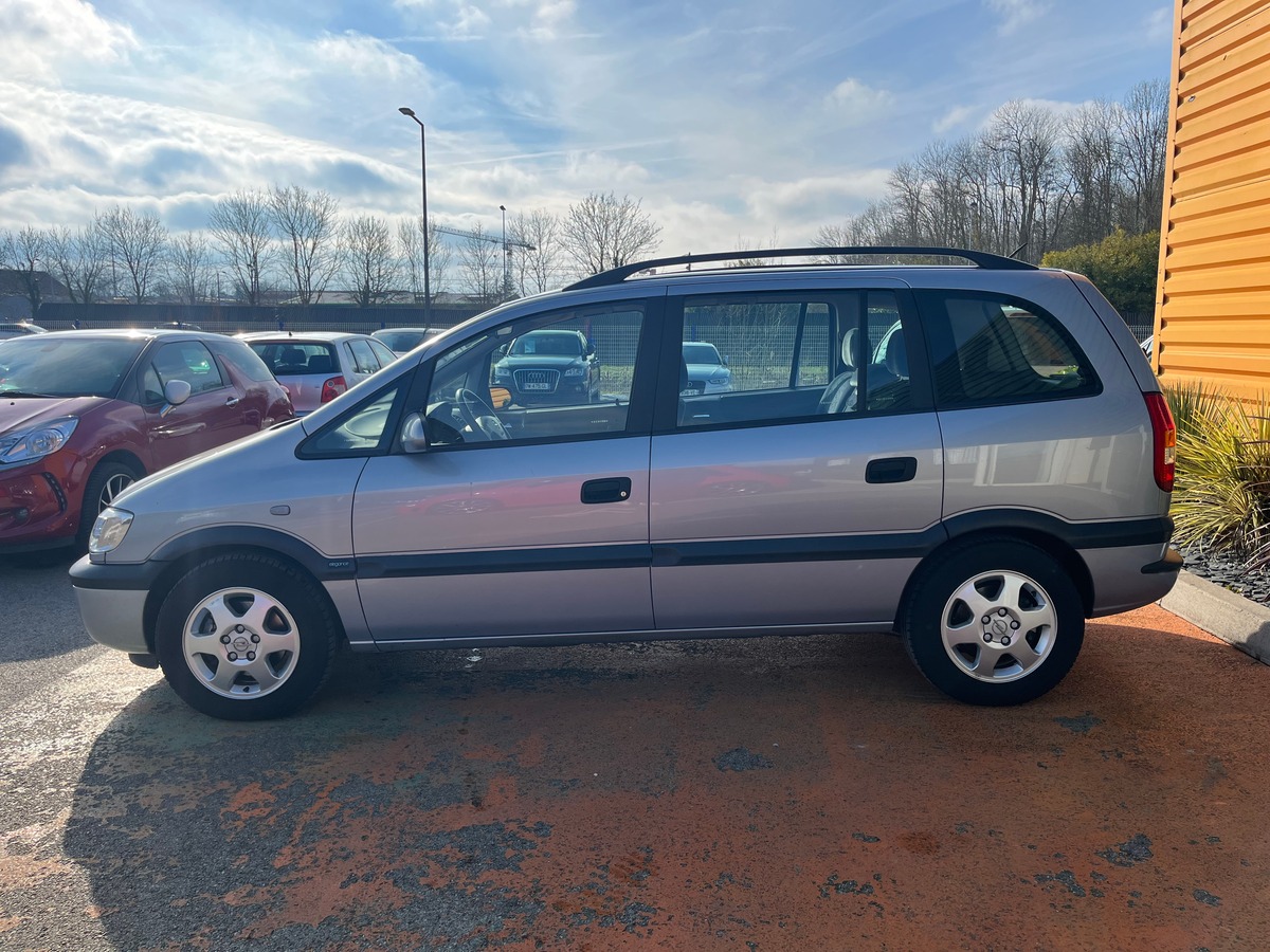 Opel Zafira A 1.8 i 125 CH ELEGANCE 7 PLACES 1ERE MAIN