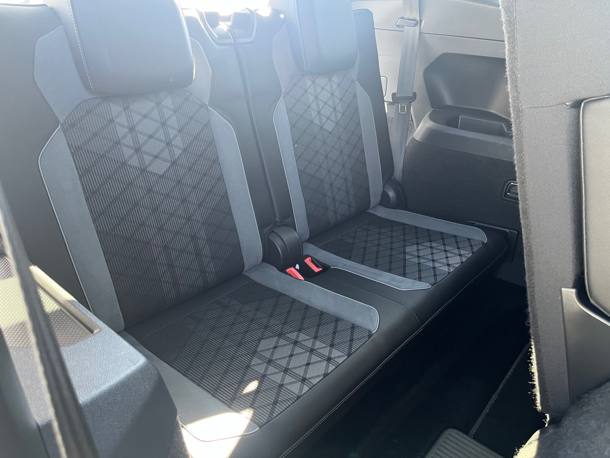 Volkswagen Tiguan Allspace 2.0 TDI 150ch R-Line DSG7, Suivi complet VW, Attelage électrique pivotant