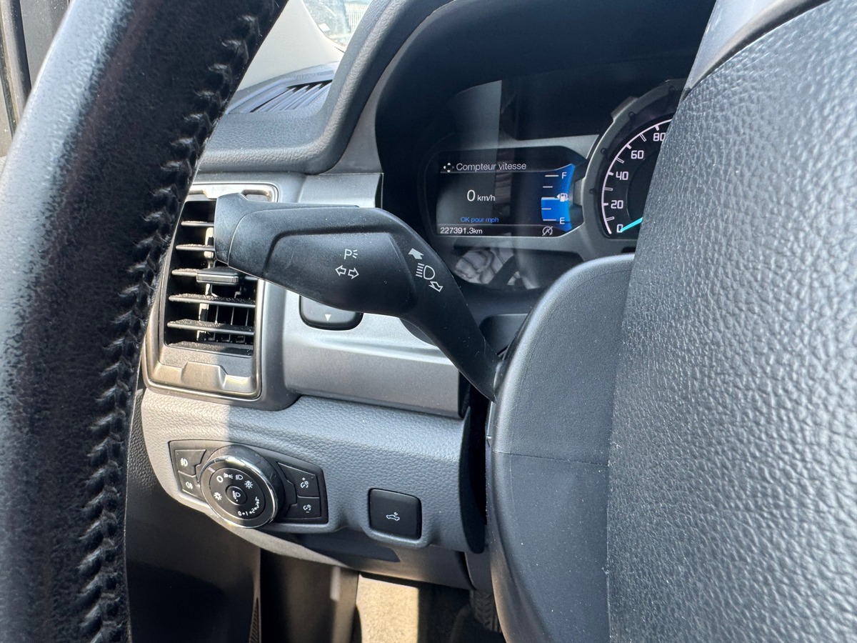 Ford Ranger 200 chevaux | Limited | Double Cabine | 5 places | GPS | Régulateur vitesse | Hard Top