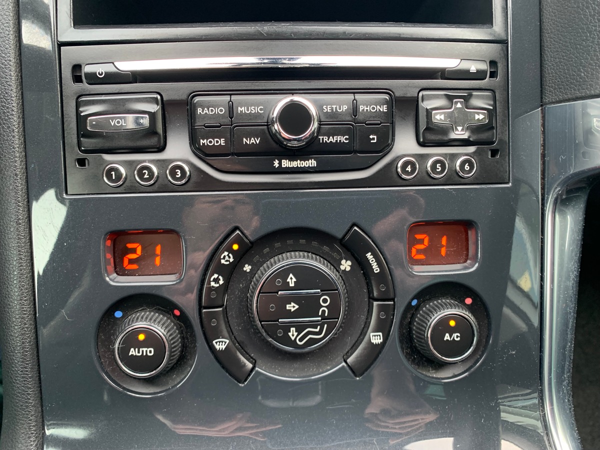 Peugeot 3008 200 ch | 2.0 e-HDi HYbrid4 Pack ETG6 + Electric | GPS | Bluetooth | Régulateur vitesse