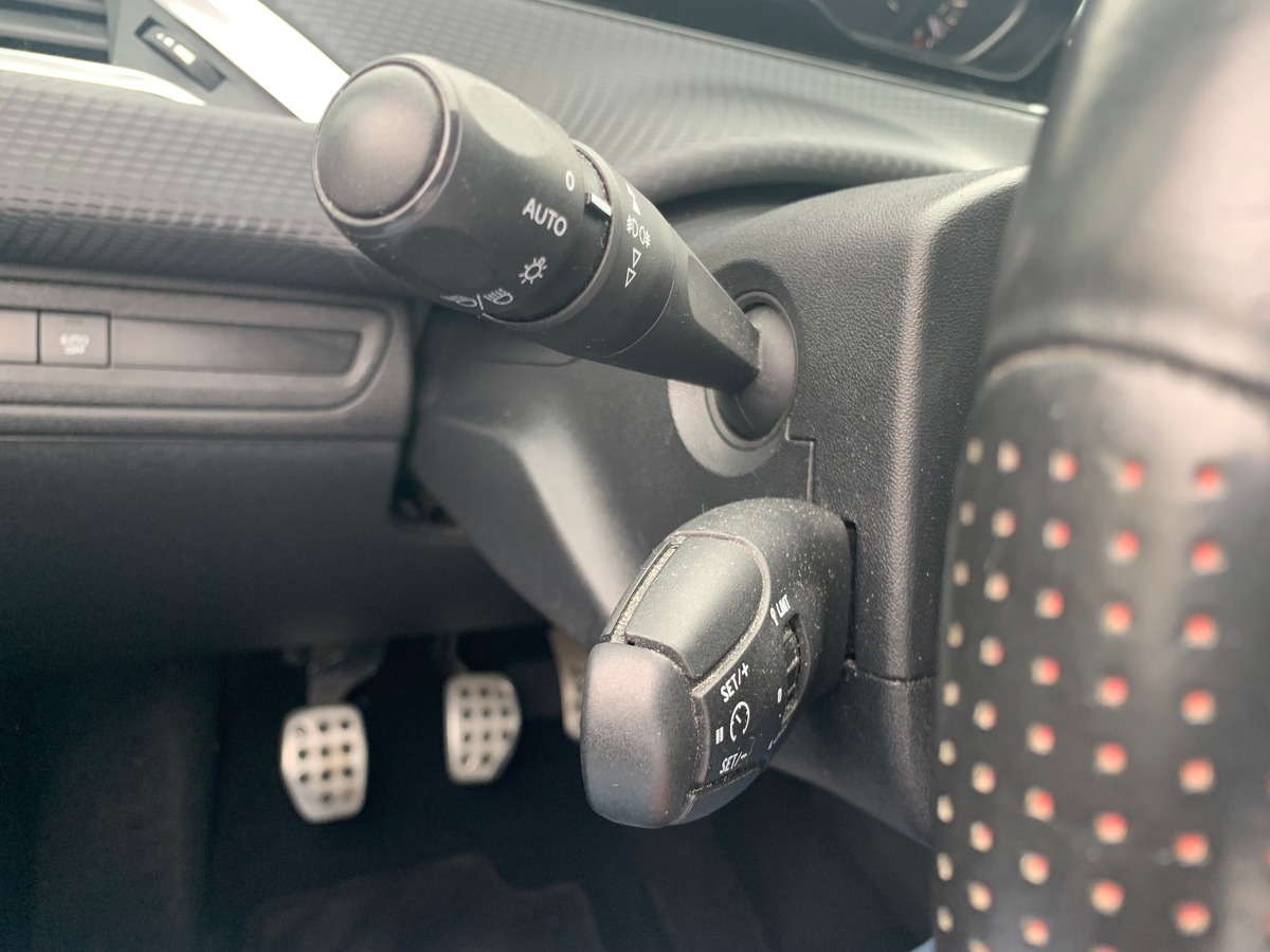 Peugeot 208 110 ch | GT Line | Régulateur de vitesse | Apple car Play Android Auto