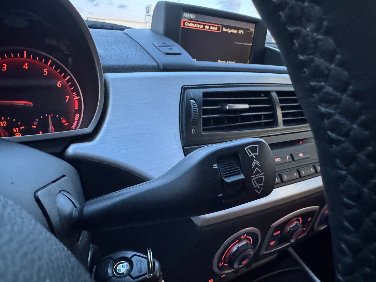 Bmw Z4 3.0si 265 ch | GPS | Volant et pommeau de vitesse M | Jantes 18'' | Climatisation | Cuir