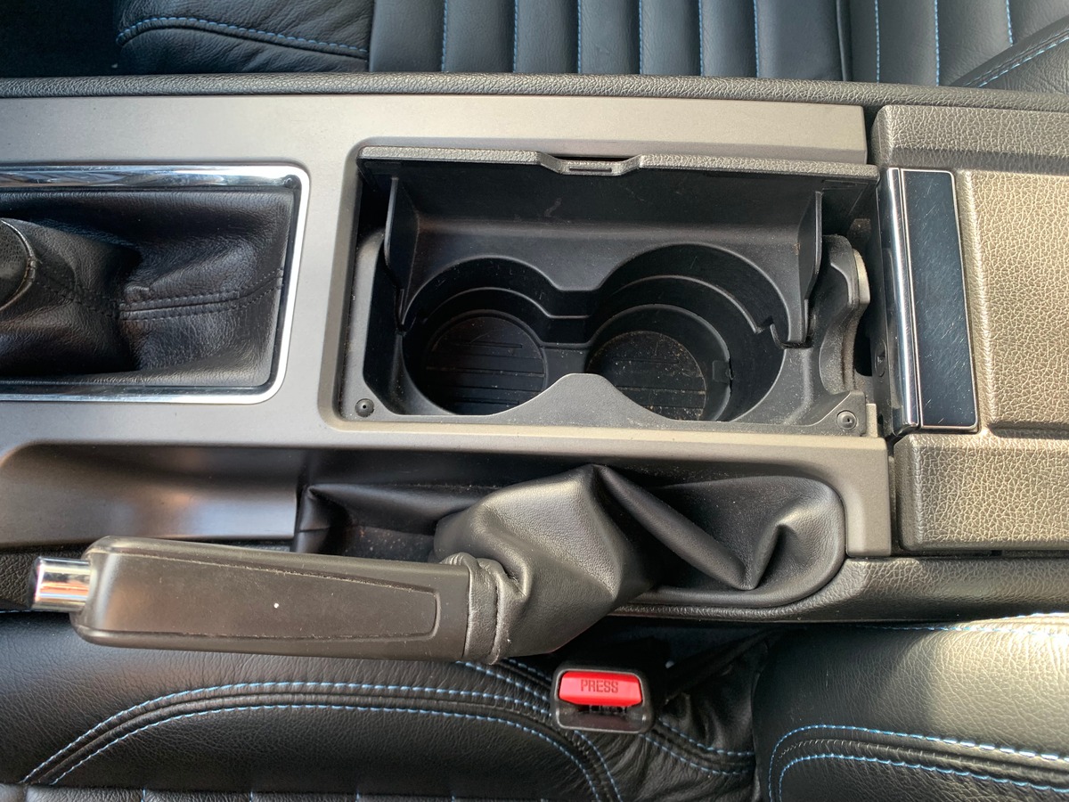 Ford Mustang 304 chevaux | V6 3.7L | Intérieur CUIR | Couleur Bleu Kona | Boite manuelle 6 vitesses
