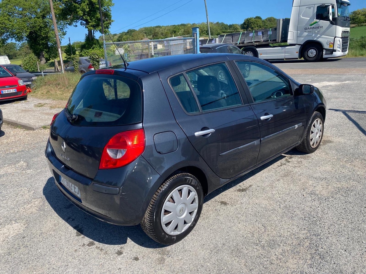 RENAULT Clio III 1.2 tce 100cv faible kilométrage d’origine 