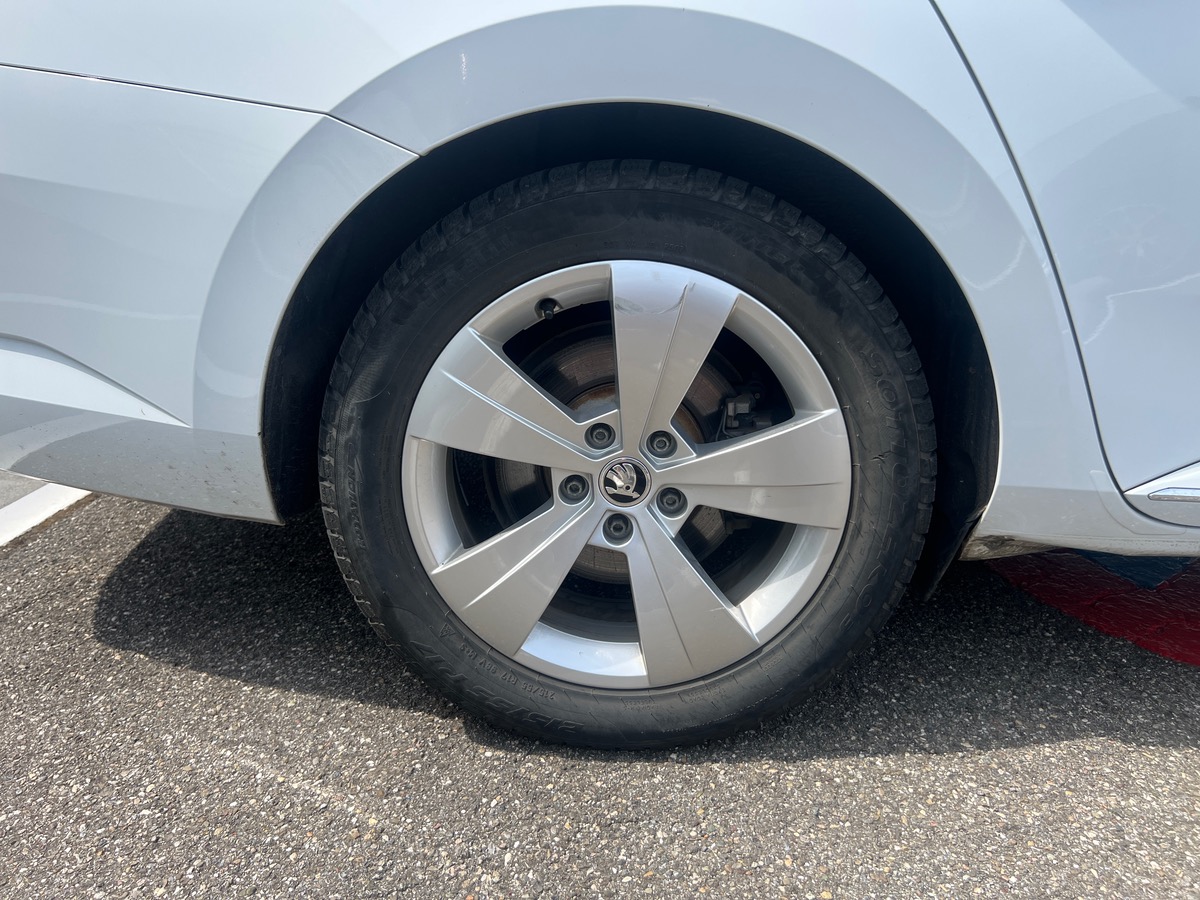 Skoda Superb Combi 1,4L TSI PHEV 218 LAURINE & KLEMENT, SUIVI COMPLET SKODA, 4 PNEUS COMPLETS  HIVER