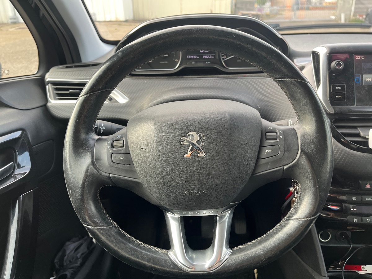 Peugeot 208 1.6 BlueHDI 100ch ALLURE 3P, Courroie de distribution OK, CarPlay, Caméra de recul, GPS