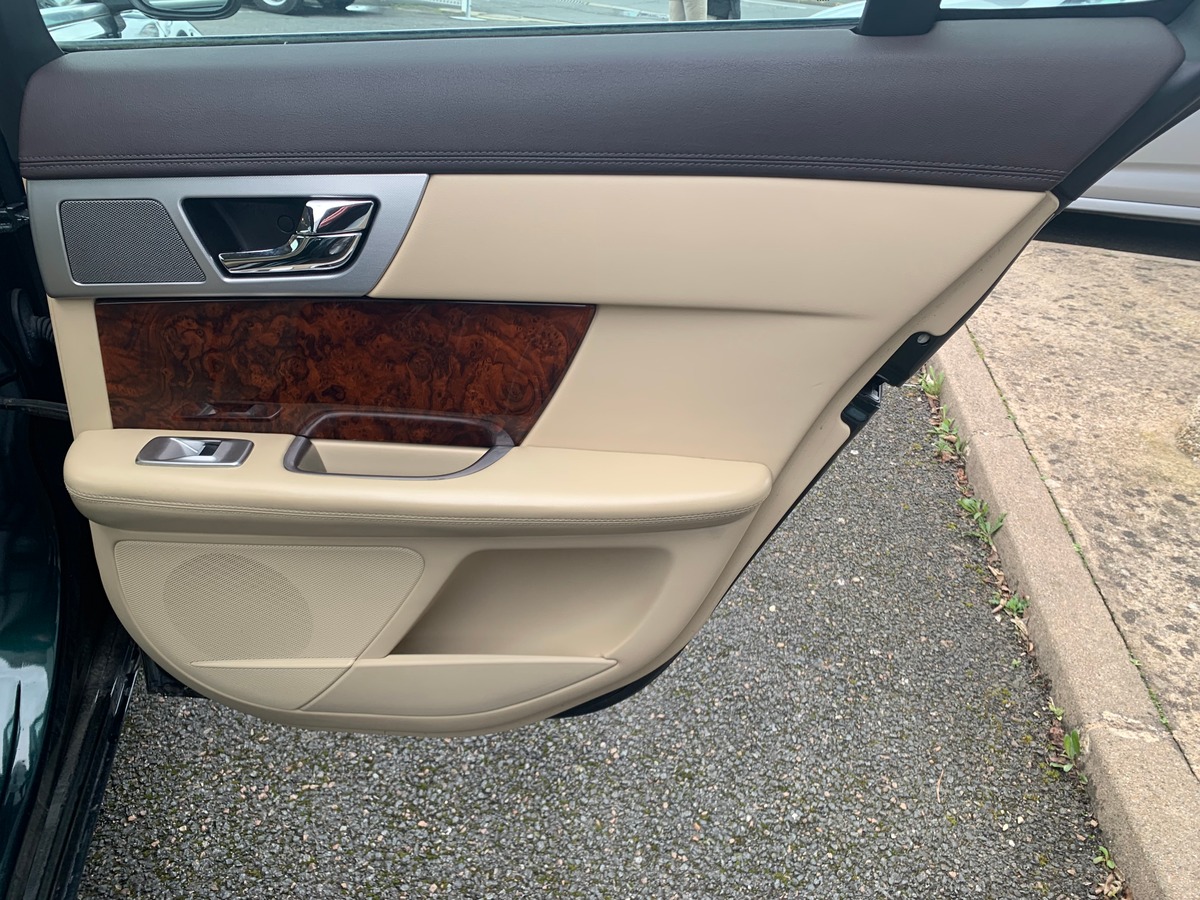 Jaguar XF 240 ch | V6 | R-Sport | Caméra recul | Sièges sport | Régulateur vitesse | GPS | Bluetooth