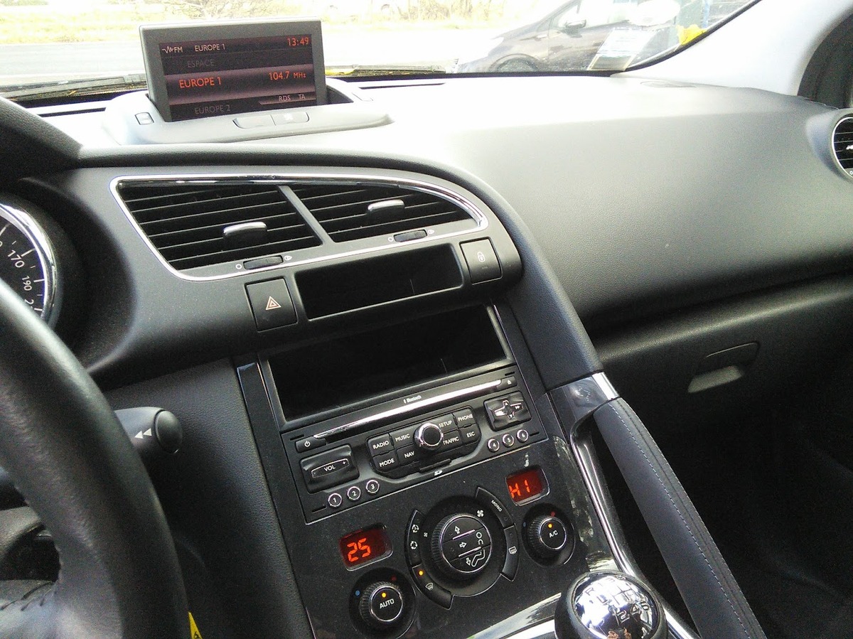 Peugeot 3008 1.6 HDI 112 CV CLIM - DISTRIBUTION NEUVE FACTURE