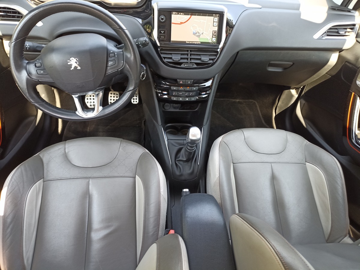 Peugeot 208 1.6 HDI 115 ROLLAND GARROS
