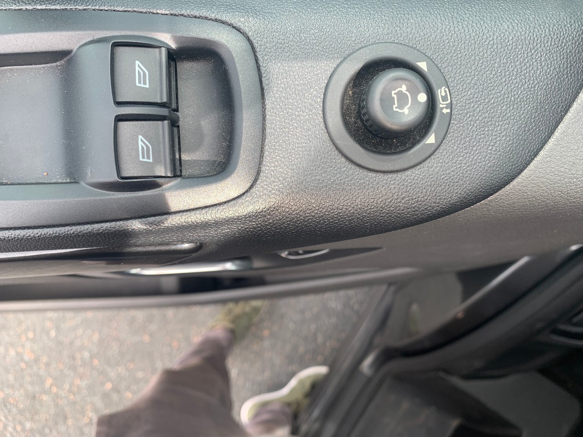 Ford TRANSIT CUSTOM 170 ch | SPORT | 5 Places | L1H1 | Premiére MAIN | Caméra de recul | Attelage