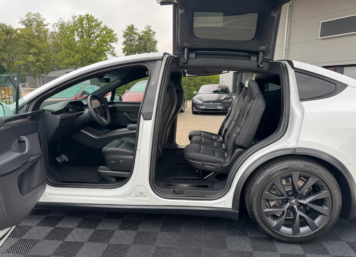 Tesla Model X Dual Motor Palladium/7 places/Pilote Automatique Amélioré/Attelage/TVA
