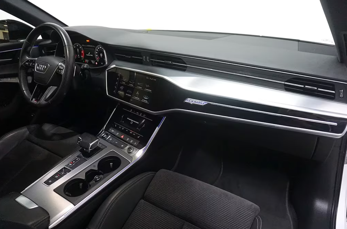 Audi A6 Avant V 40 TDI 204ch S line quattro S tronic 7/Bang&Olufsen/Toit ouvrant/Attelage/Caméra