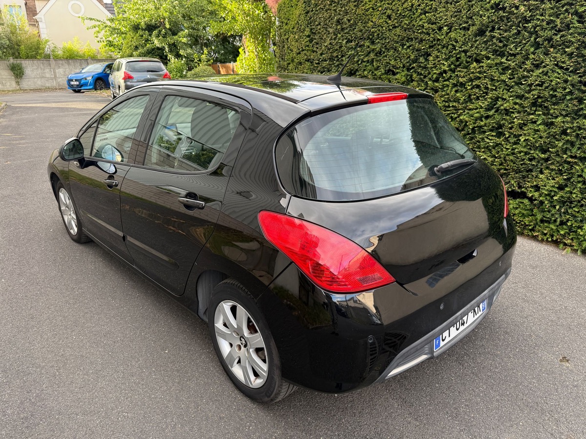 Peugeot 308 1.6 e-HDI 115 CV allures  en 4X