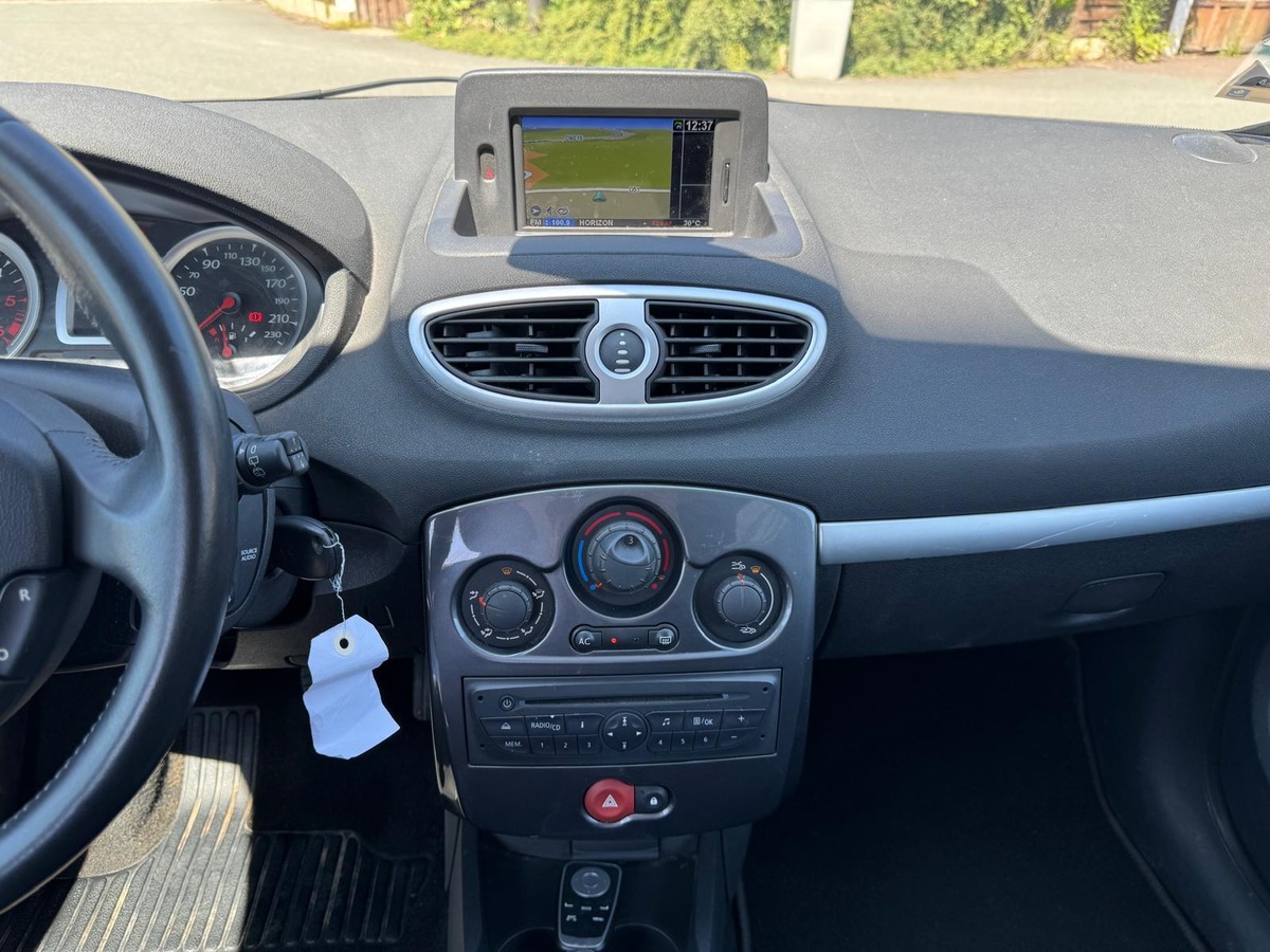 RENAULT Clio III estate 1.5 dci authentique - garantie