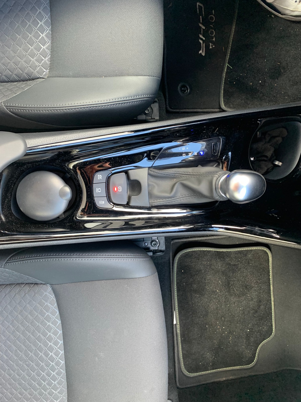 Toyota C-HR 184 ch | Attelage | GPS | Radio JBL | Caméra recul | Radar stationnement arriére, avant