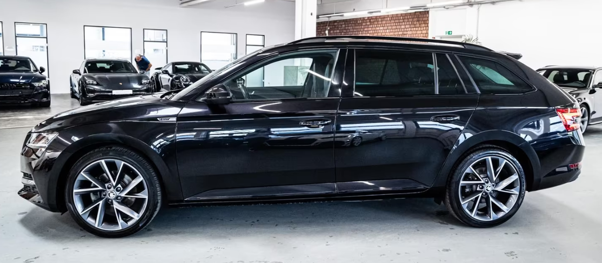 Skoda Superb Combi Hybride 1.4 TSI PHEV 218ch Sportline DSG6 Toit ouvrant Audio Canton