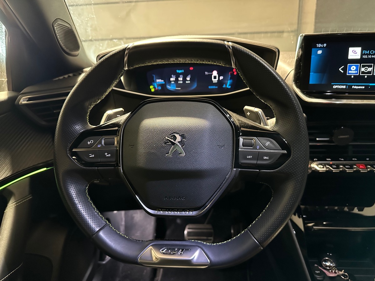Peugeot 2008 GT LINE 1ERE MAIN