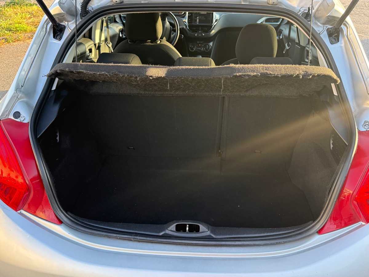 Peugeot 208 / 1.2 E-VTI 82CH / STYLE / CLIM / ÉCRAN BTT / DISTRIB + EMBRAYAGE NEUF