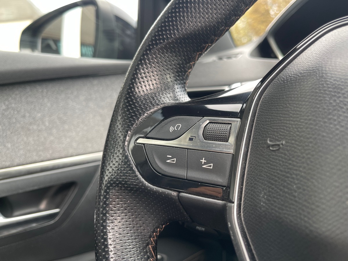 Peugeot 5008 Gt Line 1.5 BlueHDi EAT8 130 cv Boîte auto - Toit ouvrant / Audio FOCAL