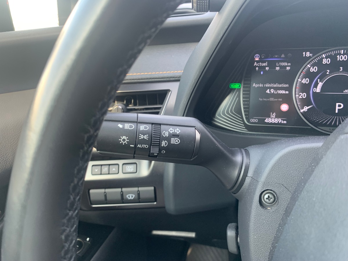 Lexus UX 250 | 185 ch | Luxe Techno | Contrôle angles morts | Caméra recul | Hayon électrique