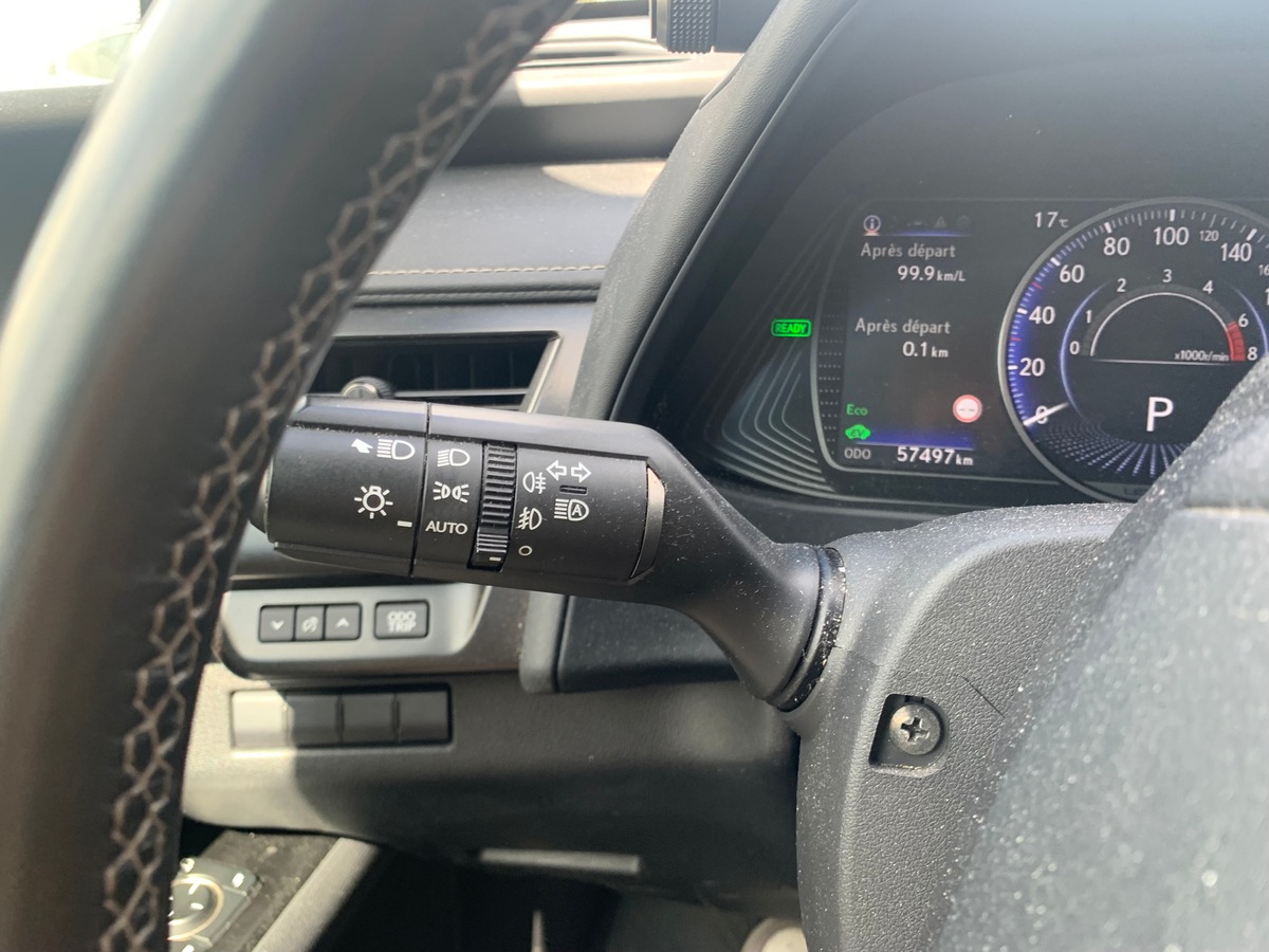 Lexus UX 250 | 184 ch | Pack Confort | Apple car Play | Caméra recul | Régulateur vitesse adaptatif