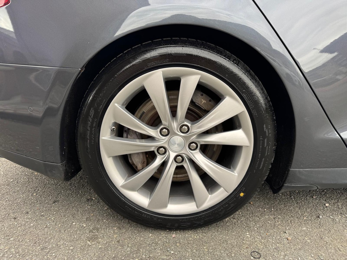 Tesla Model S 85 367CV 7 places - Recharge gratuite à vie