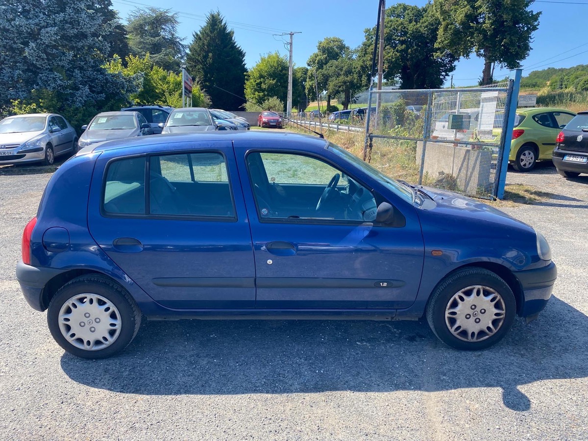 RENAULT Clio 2 1.2i 60cv 135000km d’origine 