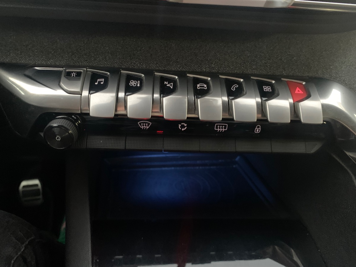 Peugeot 3008 130 | GT LINE | Mirror Screen | Pack City 1 | Full LED Technology | Phares Adaptatifs