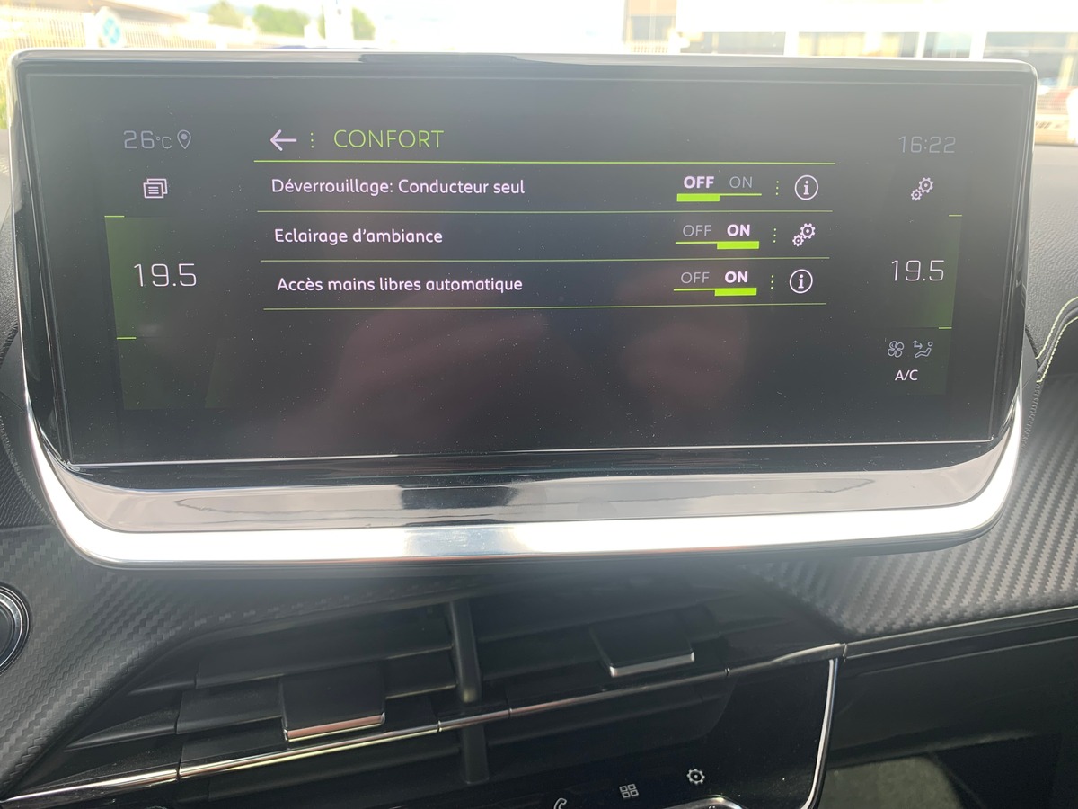 Peugeot 2008 130 chevaux | GT Line | Toit ouvrant panoramique | Apple car Play | Attelage