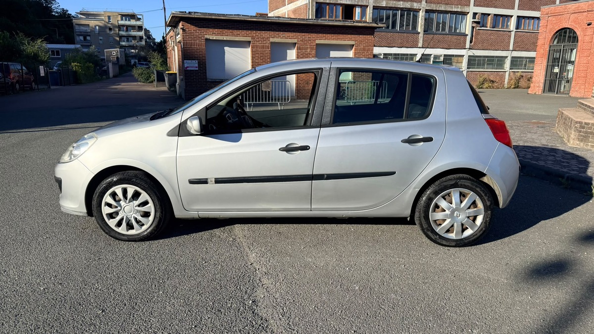 RENAULT Clio III 1.6 110cv Dynamique confort - Boite automatique - Garantie