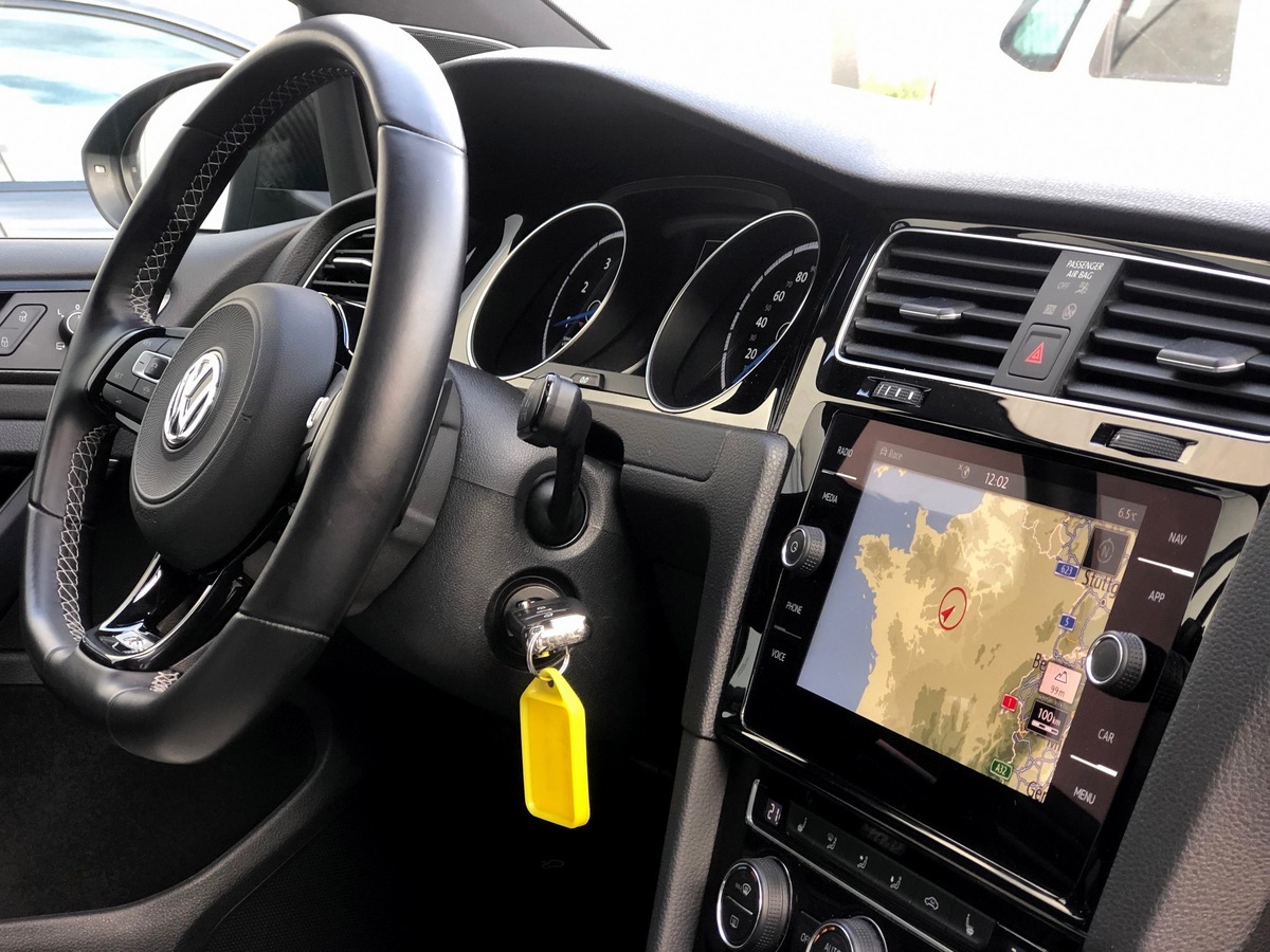 Volkswagen Golf VII 7 R 2.0 TSi 300 DSG7 4MOTION