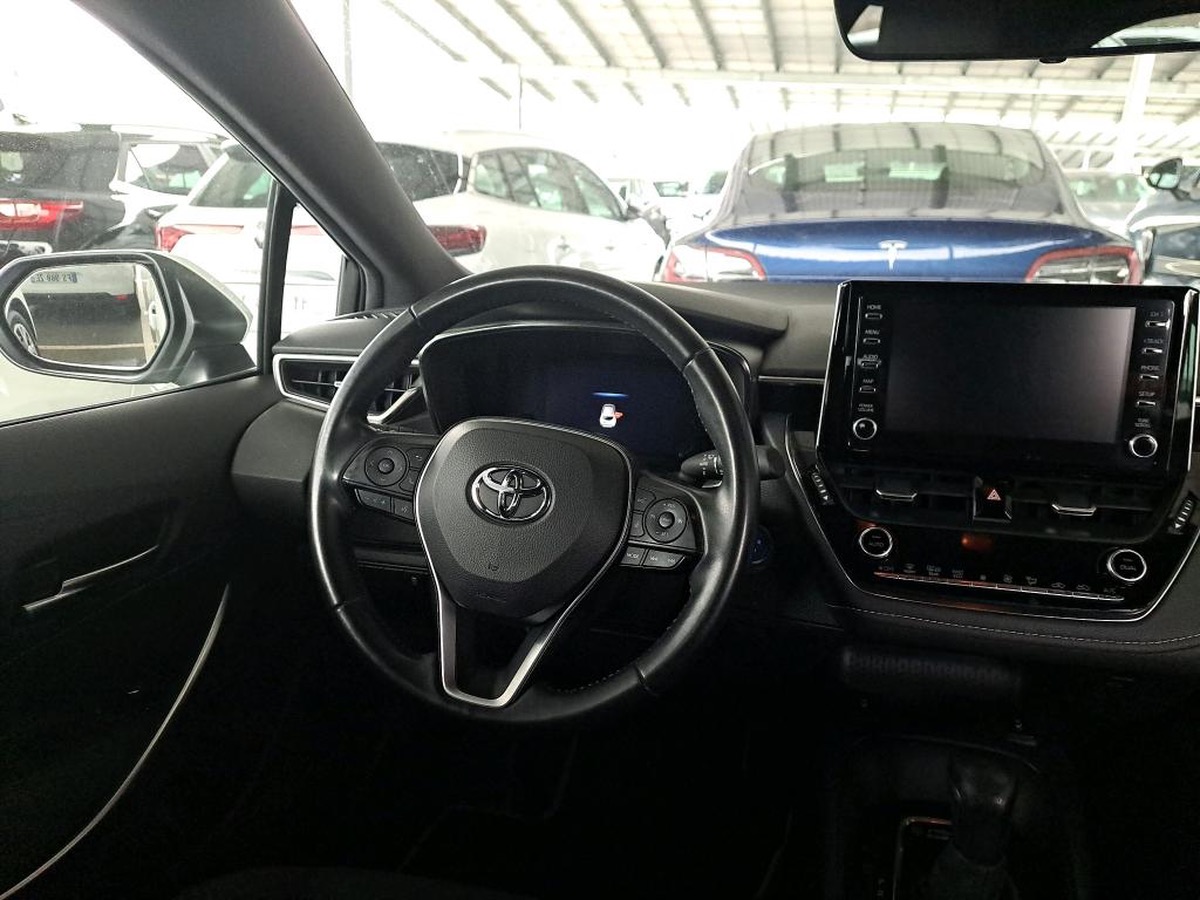 Toyota Corolla 122h hybride dynamic business 2