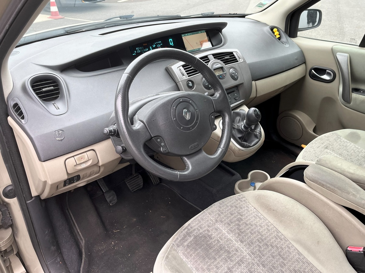 RENAULT Scenic II (2) 1.9 DCI 130 FAP EXPRESSION + attelage