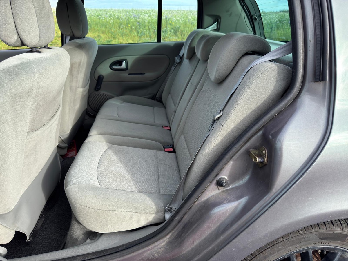 RENAULT Clio 1.6 16V