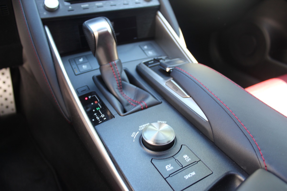 Lexus IS III (2) 300H F SPORT EXECUTIVE  FULL OPTIONS + CARPLAY / ENTRETIEN LEXUS / 2ème MAIN