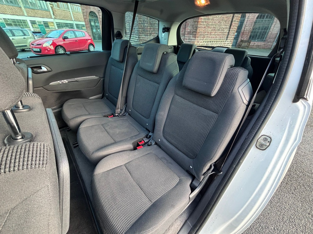 Peugeot 5008 1.6 HDi Allure 7 Places - Attelage - Révisé - Garantie