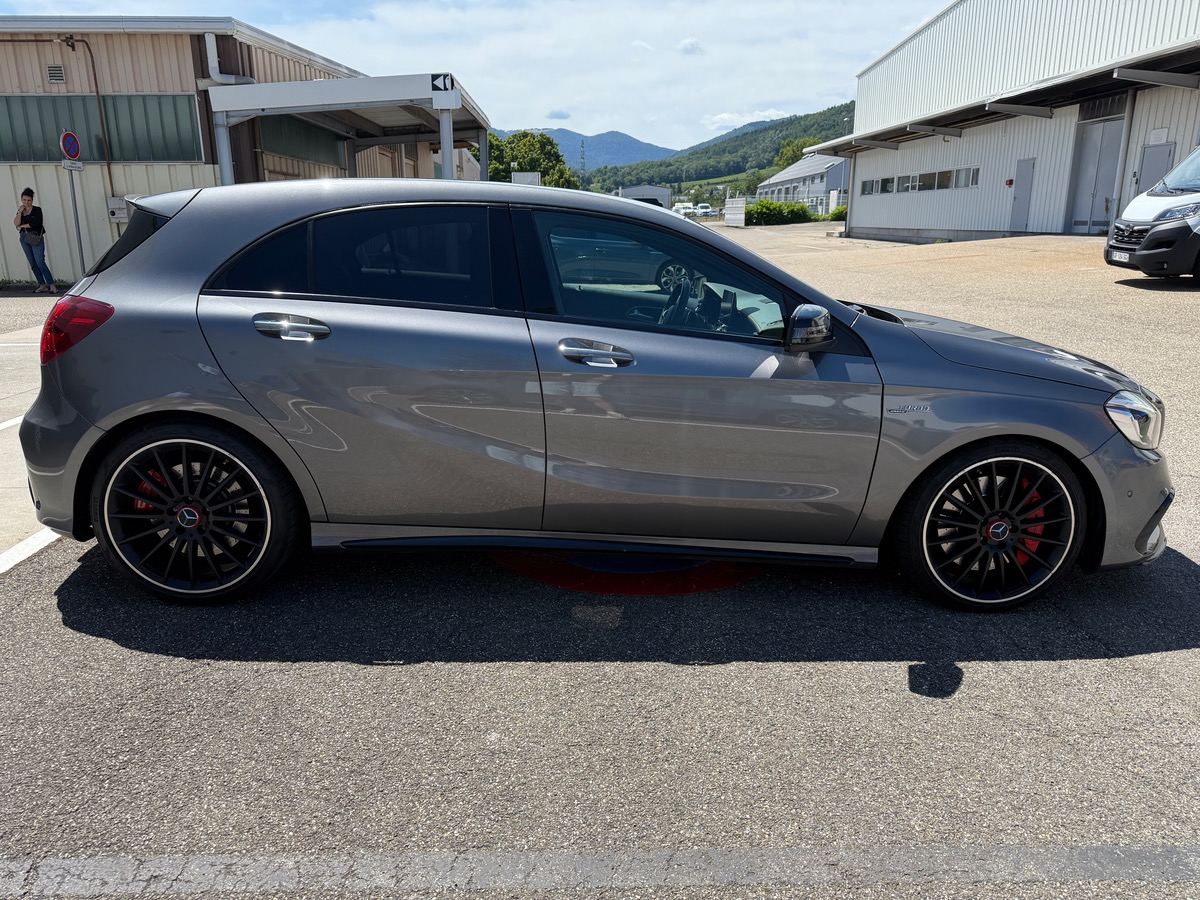 Mercedes-Benz A 45 AMG 4MATIC 2.0L 381cv 7G-DCT, Échappement performance, Suspension pilotée