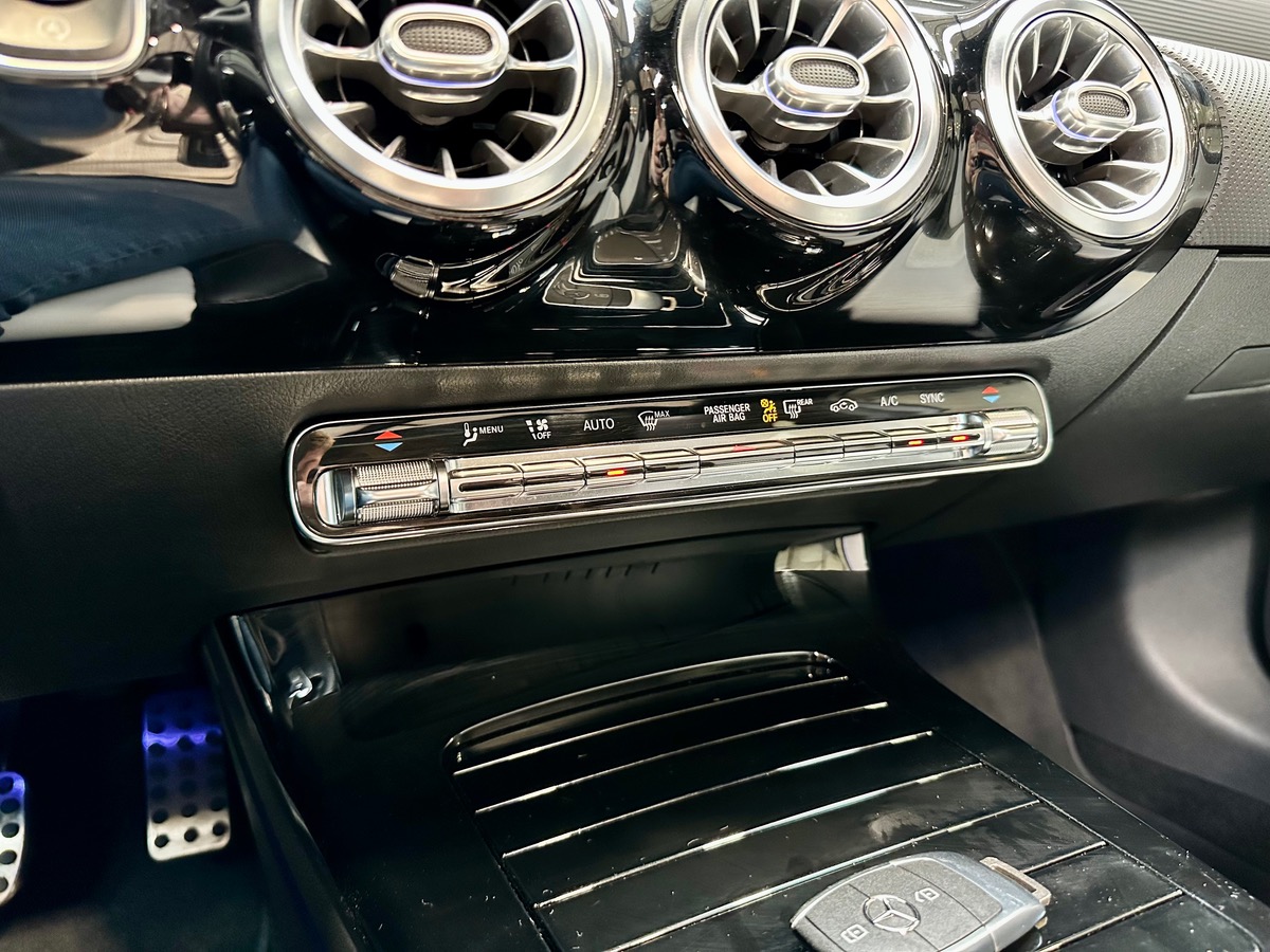 Mercedes-Benz Classe A IV 200 AMG Line 163 7G-DCT Options +++ j