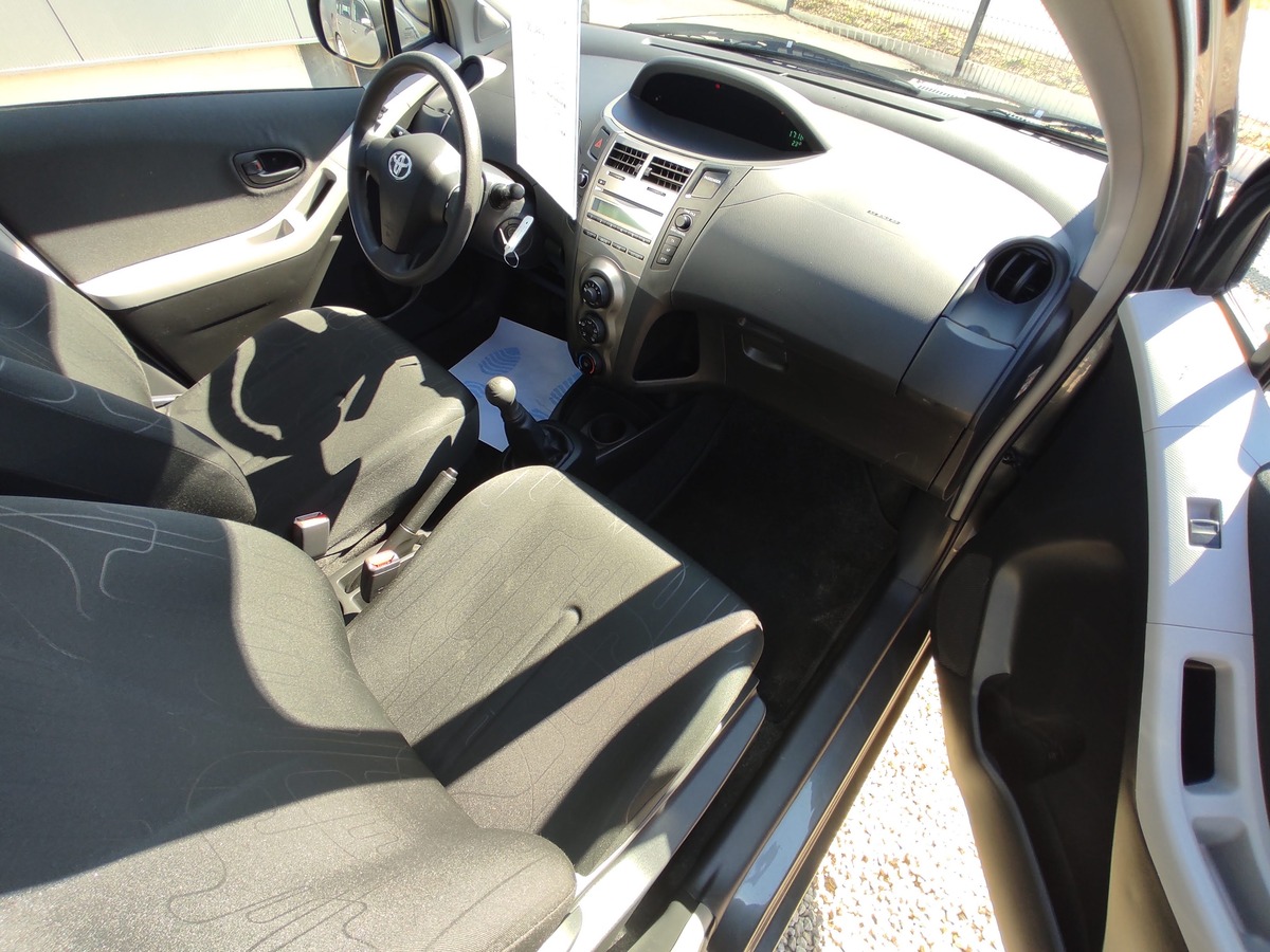 Toyota Yaris II 1.0 VVTi 69