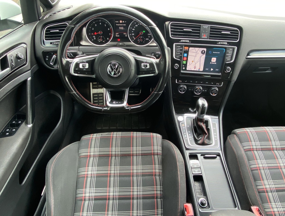 Volkswagen Golf VII 2.0 TSI 230ch GTI PERFORMANCE DSG6 5P / DCC / TO PANO / ACC / DYNAUDIO / CARPLAY