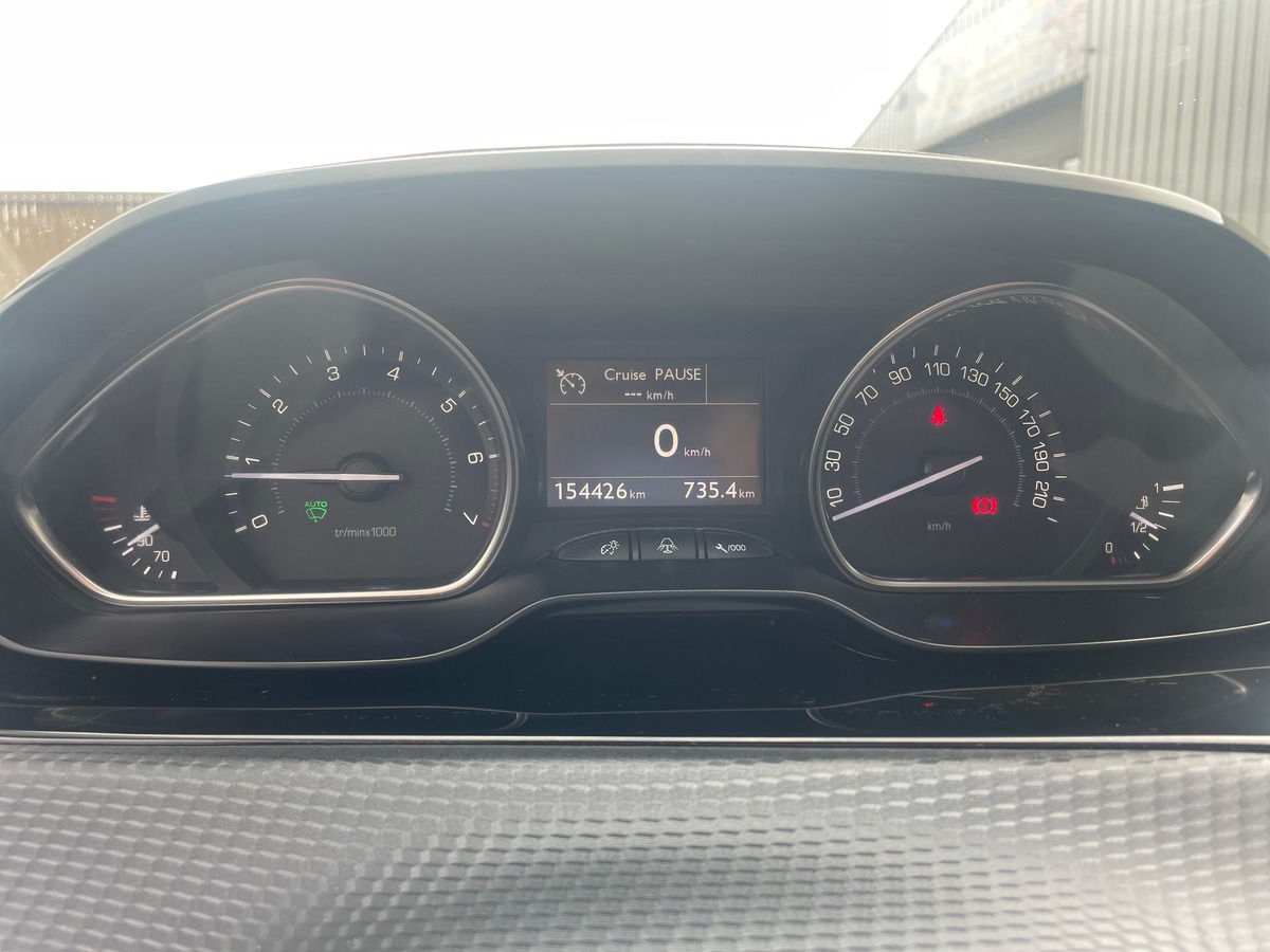 Peugeot 2008 110 cv TOIT PANORAMIQUE - SIEGE CHAUFFANT -  CLIMATISATION AUTO - RADAR DE RECUL