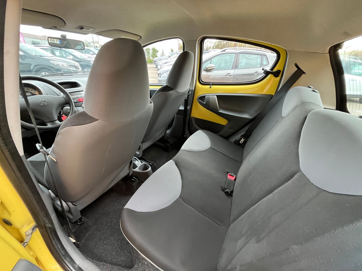 Peugeot 107 5 Portes 1.0 i  68 ch URBAN 1ERE MAIN